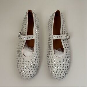 Ballet Flats in White with Brilliant Rhinestones SZ 9.5